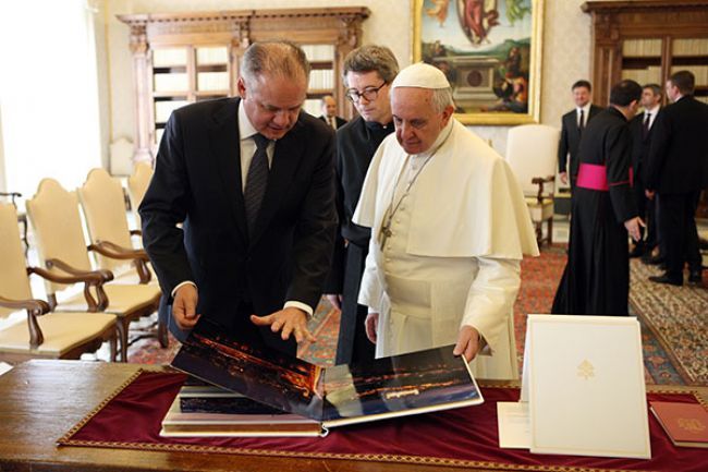 Pápež poslal Kiskovi telegram, prosí o požehnanie Slovákov