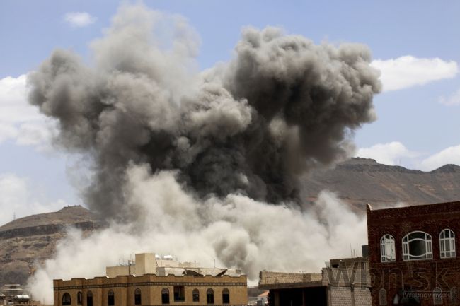 Pri náletoch koaličných síl v Jemene zahynuli desiatky ľudí