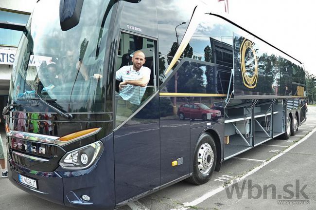 Slovan bude mať na dresoch fanúšikov, má aj nový autobus