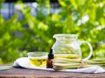 Olej z citrónovej trávy: 6 využití pre zdravie a domácnosť