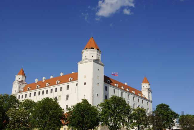 Vláda odklepla Bratislave pôžičku, jej čerpanie je obmedzené