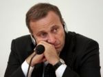 Poľský minister sa ospravedlnil za hajlujúceho europoslanca
