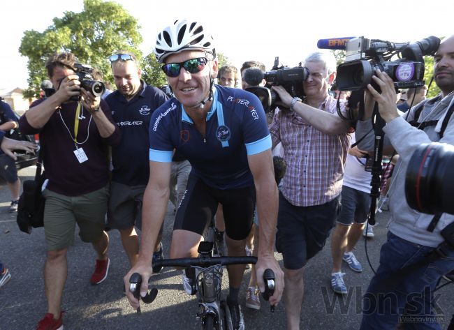 Armstrong provokuje Tour de France, jazdí po trati