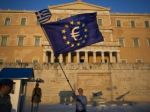 Grécko sa udrží nad vodou, Únia schválila preklenovací úver