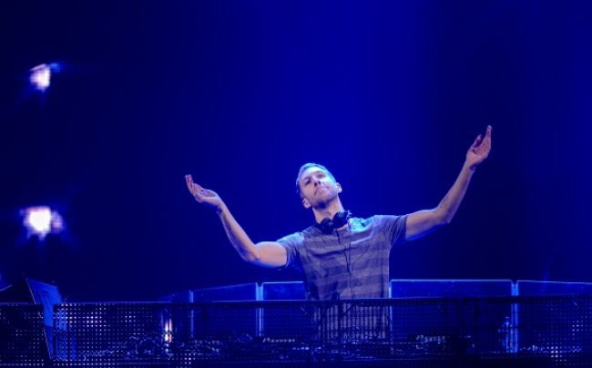 Calvin Harris zverejnil skladbu How Deep Is Your Love