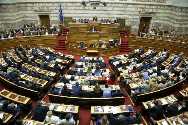 Noví členovia gréckej vlády zložili ústavou predpísaný sľub