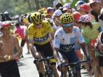 Šok na Tour de France, divák oblial lídra močom