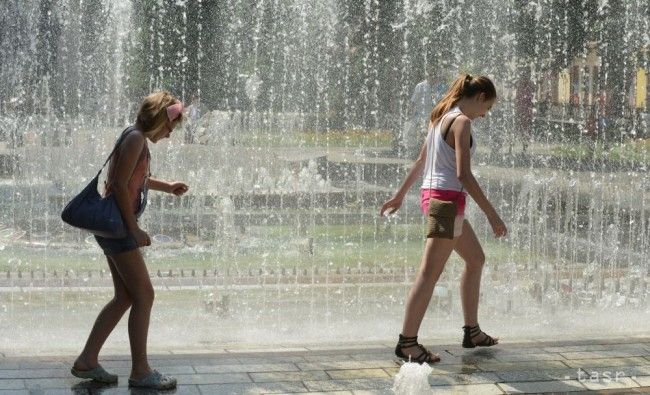 Extrémne teplá pokračujú, nedeľa bude horúca