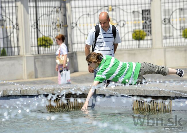 Horúčavy pokračujú aj naďalej, desiatky Slovákov skolabovali