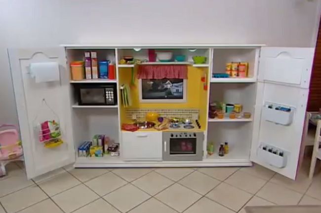 Video: Detská kuchynka zo starej skrine