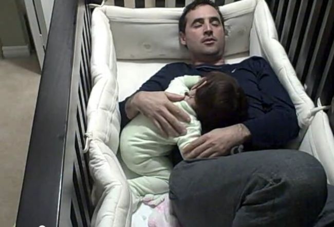 Video: Čo spraví dobrý otec, keď dcérka nemôže spať?
