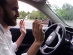Video: Hackeri ovládli auto počas jazdy