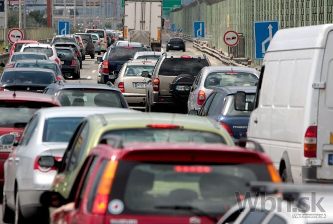 Chorvátske a slovinské cesty sú upchaté, nezvládajú turistov