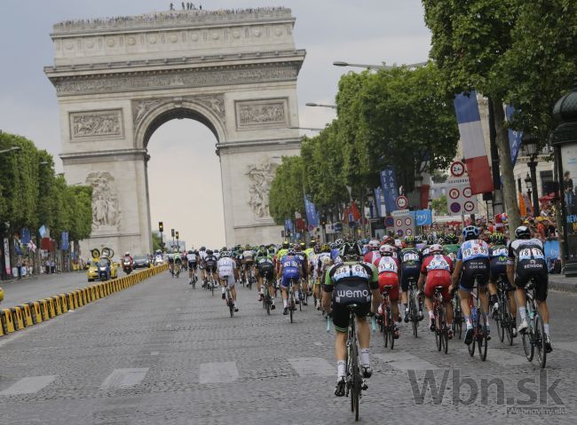 Parížska polícia strieľala na auto pri cieli Tour de France