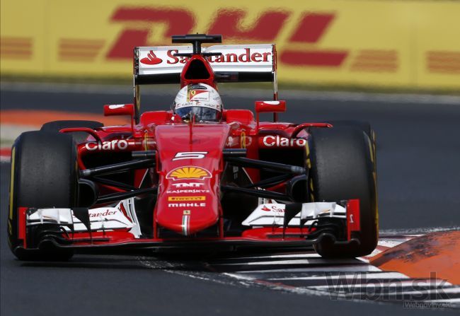 Divokú VC Maďarska vyhral Vettel, preteky nevyšli Mercedesu