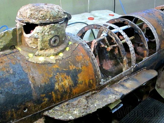 Švédi objavili záhadný vrak ponorky, nápis má v azbuke