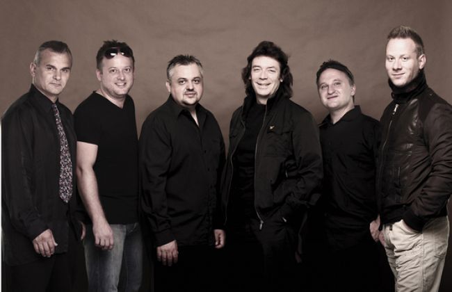 Bývalý člen skupiny Genesis Steve Hackett zahrá na Slovensku