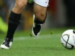 Video: Horor na futbale, hráč po salte utrpel vážne zranenia