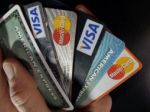 Slovenské banky riešili vlani desiatky podvodov s kartami
