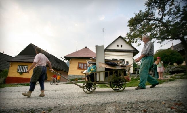 Vláda dáva chudobným regiónom náplasť na angínu, tvrdí Sieť