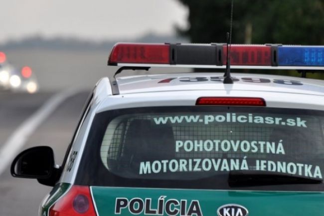 Na D1 pri Trenčíne sa stala vážna nehoda, zasahujú hasiči