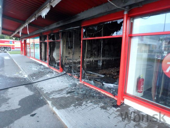 V Turzovke horel obchod s odevmi, škody dosiahli dva milióny