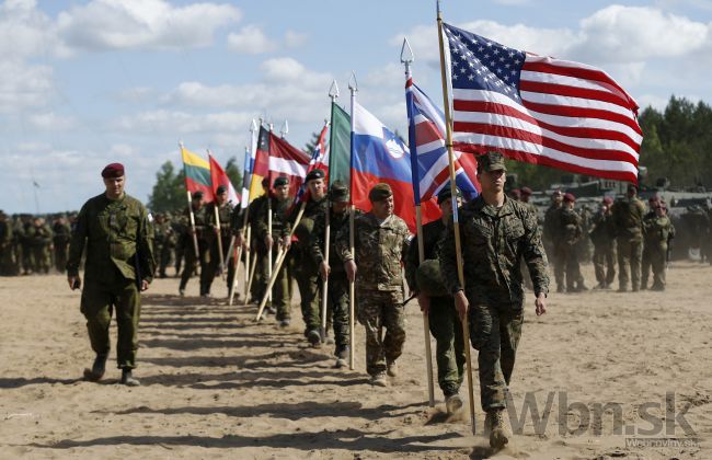 Moskva viní NATO, že stupňuje manévre pri ruských hraniciach