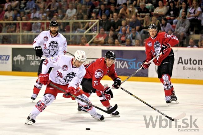 Hviezdy hokeja si uctili pamiatku Miroslava Hlinku