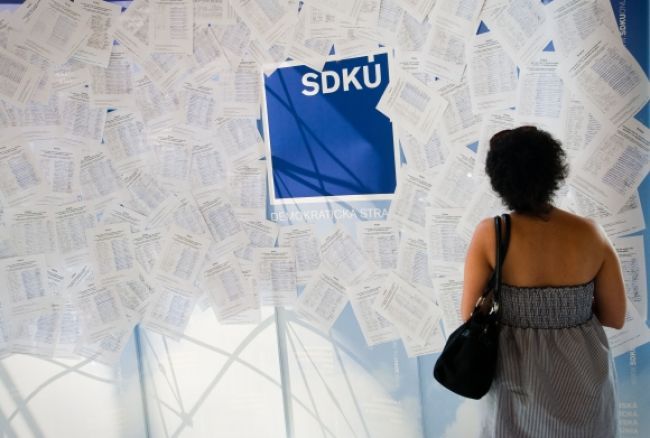 Strana SDKÚ chce návrat k rovnej 19-percentnej dani