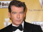 Pierce Brosnan chcel vstúpiť na palubu lietadla s nožom
