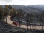 V Španielsku horia hektáre lesov, hasenie sťažuje vietor