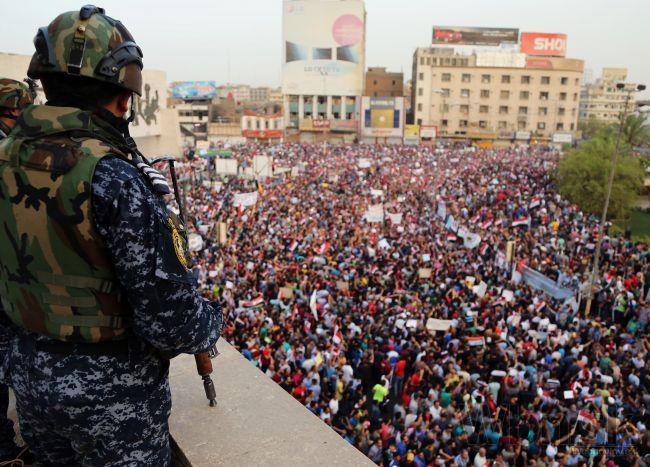 Proti korupcii vo vláde protestovali v Bagdade tisíce ľudí