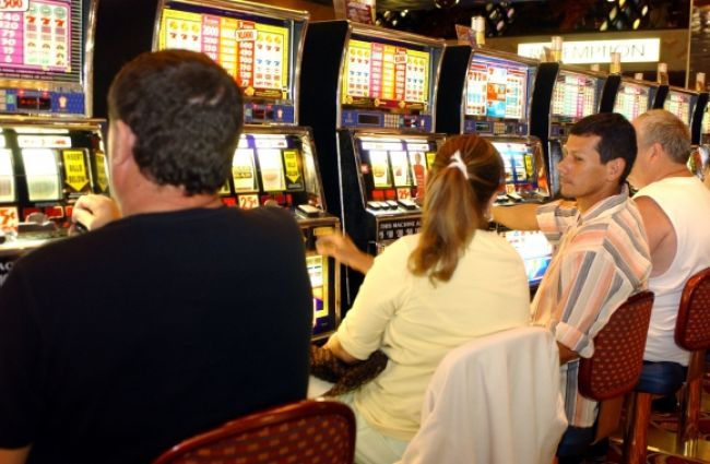 Najviac ľudí má problémy s hazardným hraním na automatoch