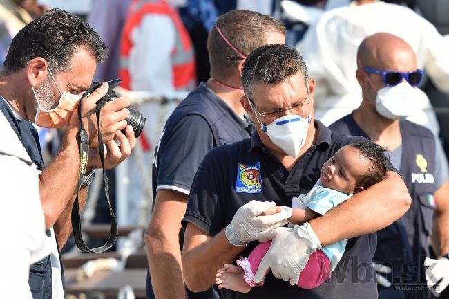 Figeľ chce pomáhať, pri ekonomickej migrácii je však opatrný