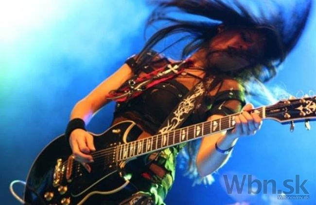 Kapela Evanescence vymenila gitaristu, prišla Jen Majura