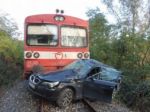 Pri Seredi sa zrazil vlak s autom, zranila sa jedna osoba