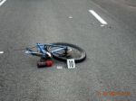 Cyklista spadol pod kolesá nákladiaku, nehodu neprežil