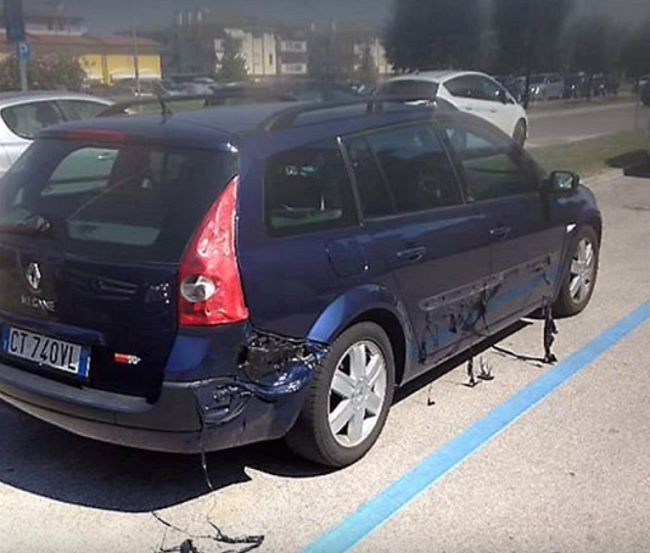 Video: Roztápajúce sa auto