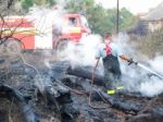 V okolí Palárikova zúrili požiare, vlaky mali meškanie