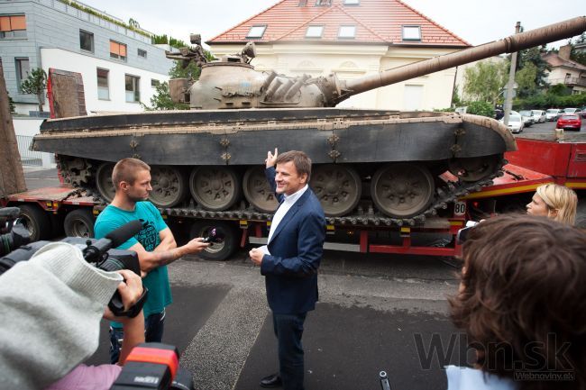 Cez Slovensko pôjde vojenský konvoj, skončí v rodisku Biľaka