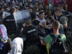Macedónsko zavalili migranti, polícia bráni hranice