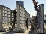 Turci začali stavať na hraniciach múr, odrežú Sýriu