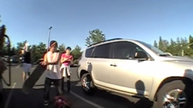 Video: Záchrana detí zo zamknutého auta