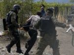 Macedónska polícia opäť použila proti migrantom granáty