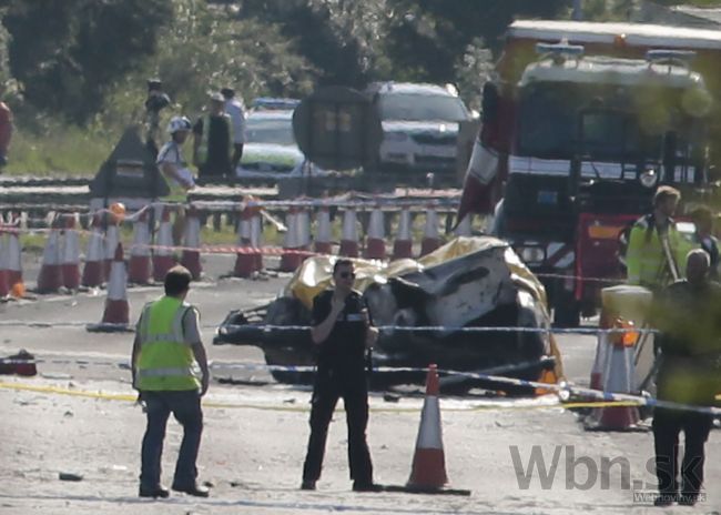 Video: V Anglicku havarovalo lietadlo, dopadlo na diaľnicu