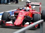 Video: Vettel sa hneval, na VC Belgicka mu vybuchla guma