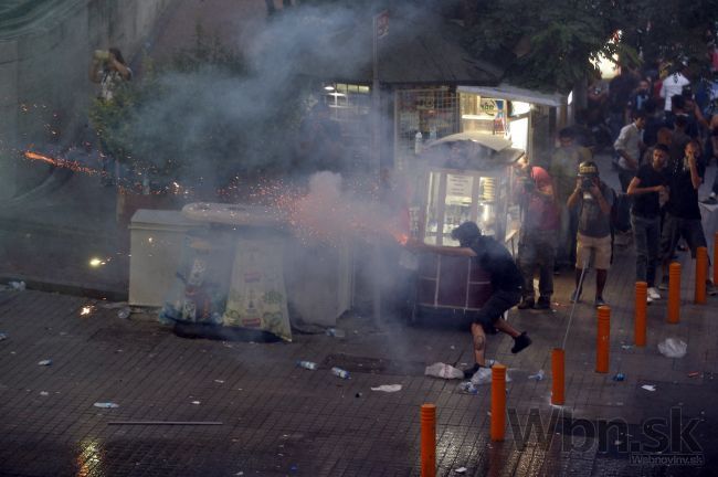 Pri násilných protestoch v Nepále zomrelo šesť policajtov