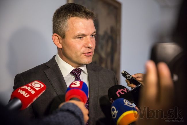 Pellegrini oznámil termín volieb, nová komisia zložila sľub