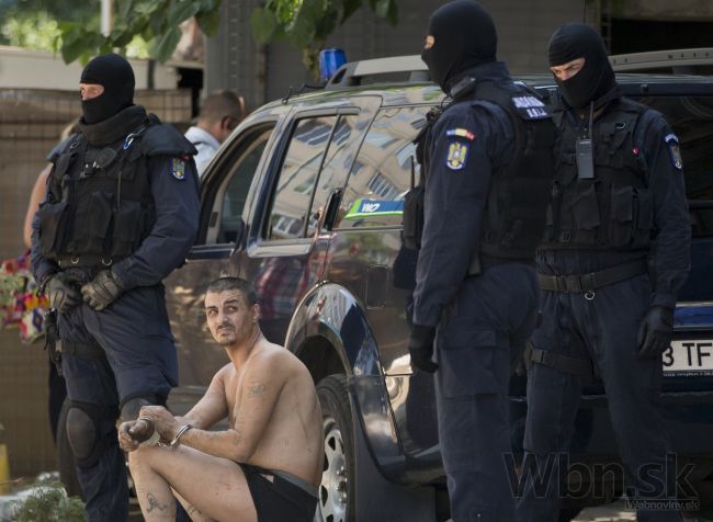 Policajti rozložili kokaínový gang, zadržali osem Čechov