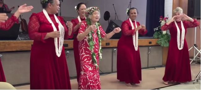 Video: Storočná Hawajčanka si užíva svoje narodeniny